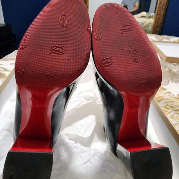 Christian Louboutin - Picture 3 of 3